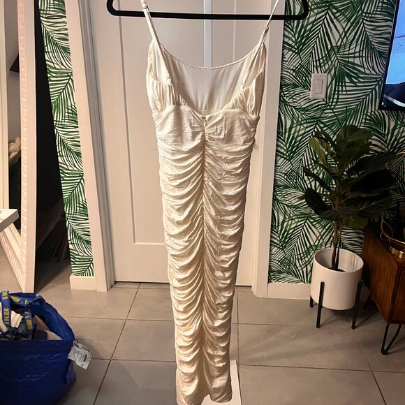 NEW Lovers and Friends Ivory Satin Ruched Spaghetti Straps Midi Dress Size XS - Picture 2 of 11